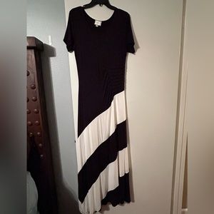 Eci Black and White Maxi Dress